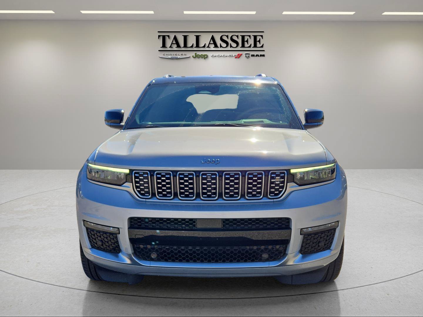 Used 2021 Silver Jeep Summit Reserve image 2