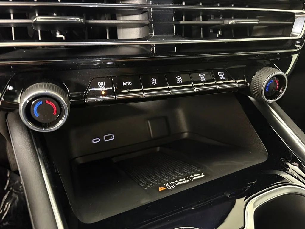 New 2027 Mosaic Black Metallic Chevrolet LT image 38