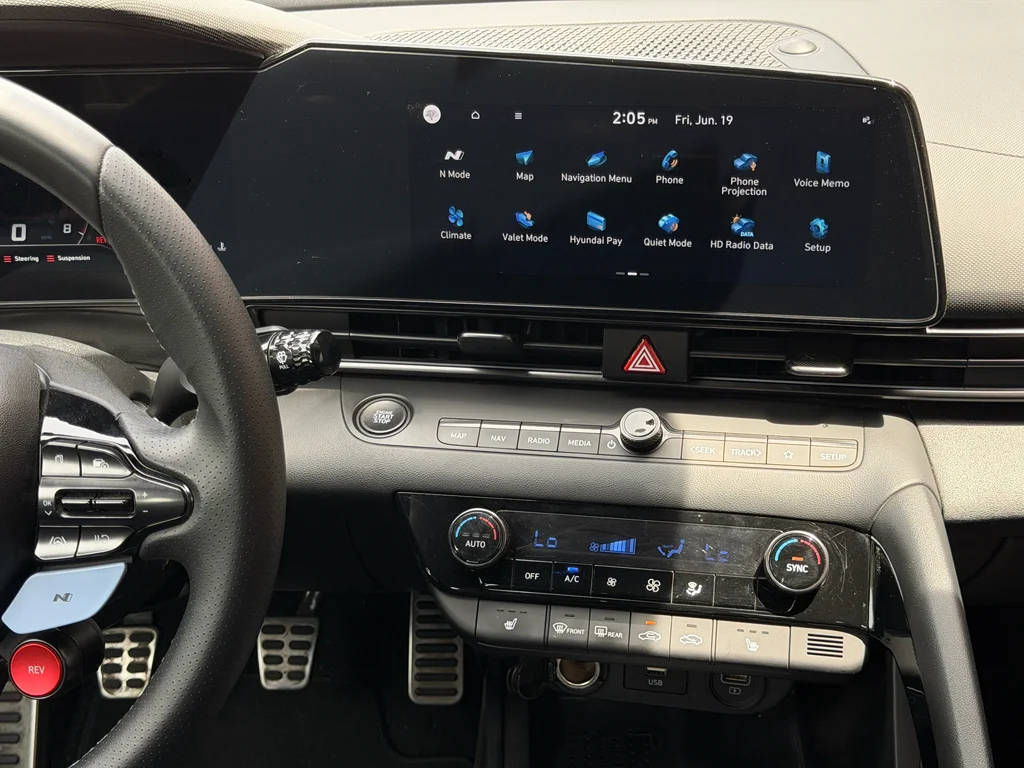 Used 2023 Onyx Black Hyundai Base image 13