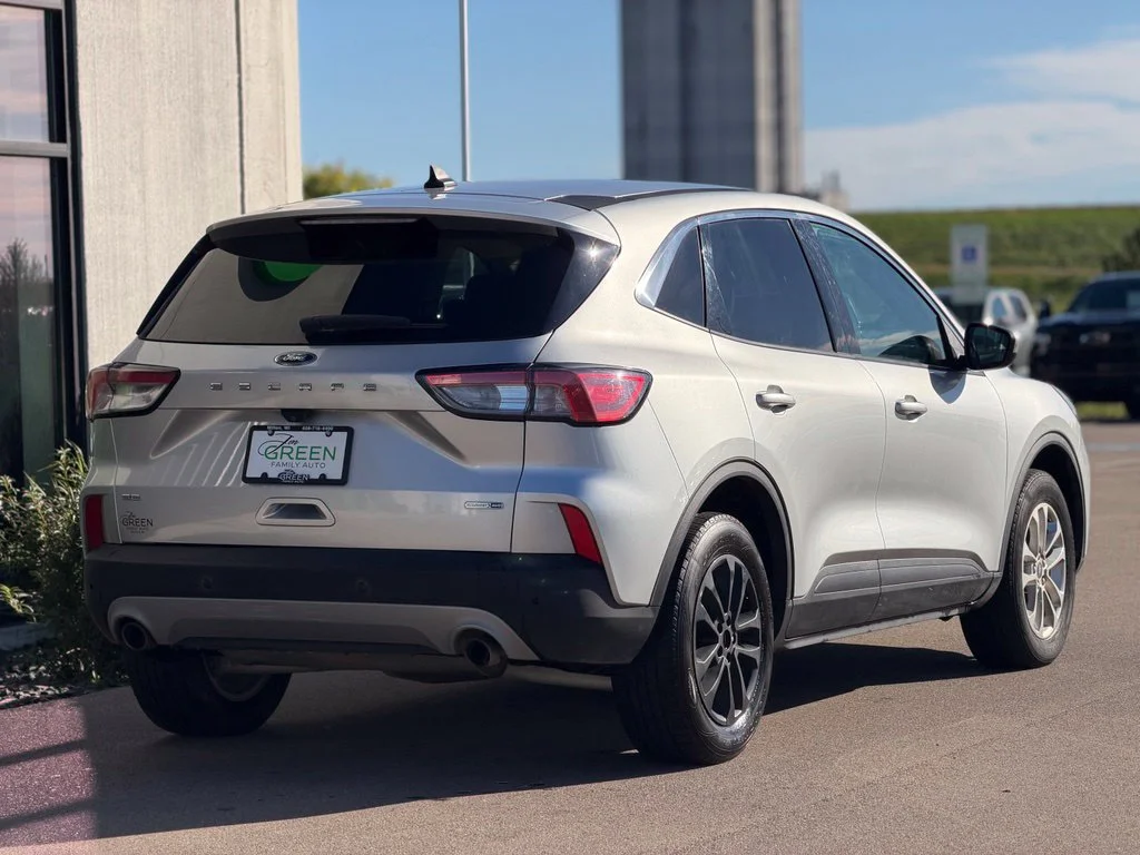 Used 2020 Silver Ford SE image 5