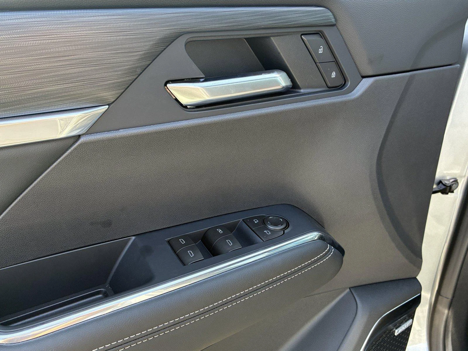 New 2026 Sterling Metallic GMC Elevation image 18