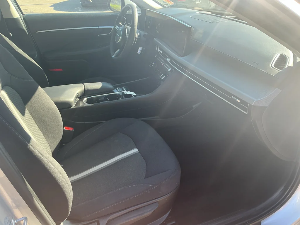 Used 2025 Aero Silver Hyundai SEL image 13