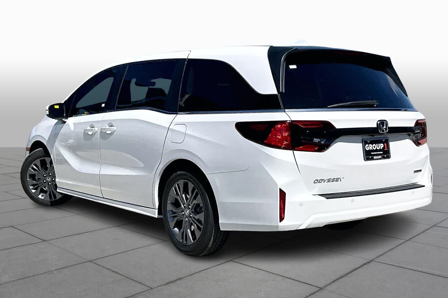 New 2026 Platinum White Pearl Honda Touring image 11