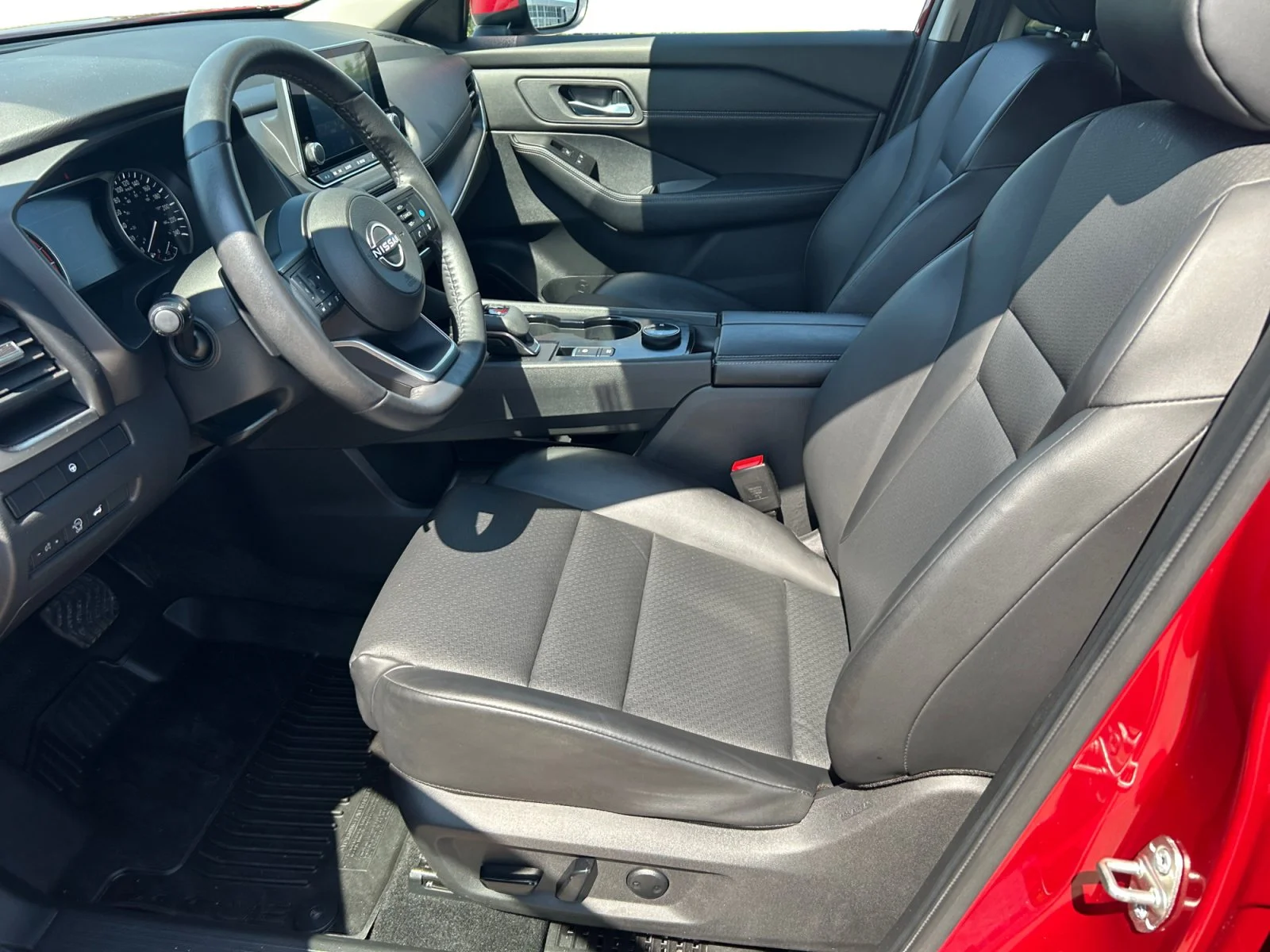 Used 2024 RED METALLIC Nissan SV Moonroof AWD image 14