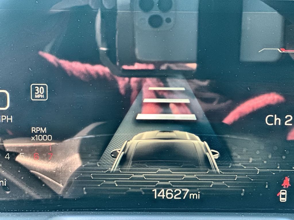 Used 2025 Summit White GMC Elevation image 12