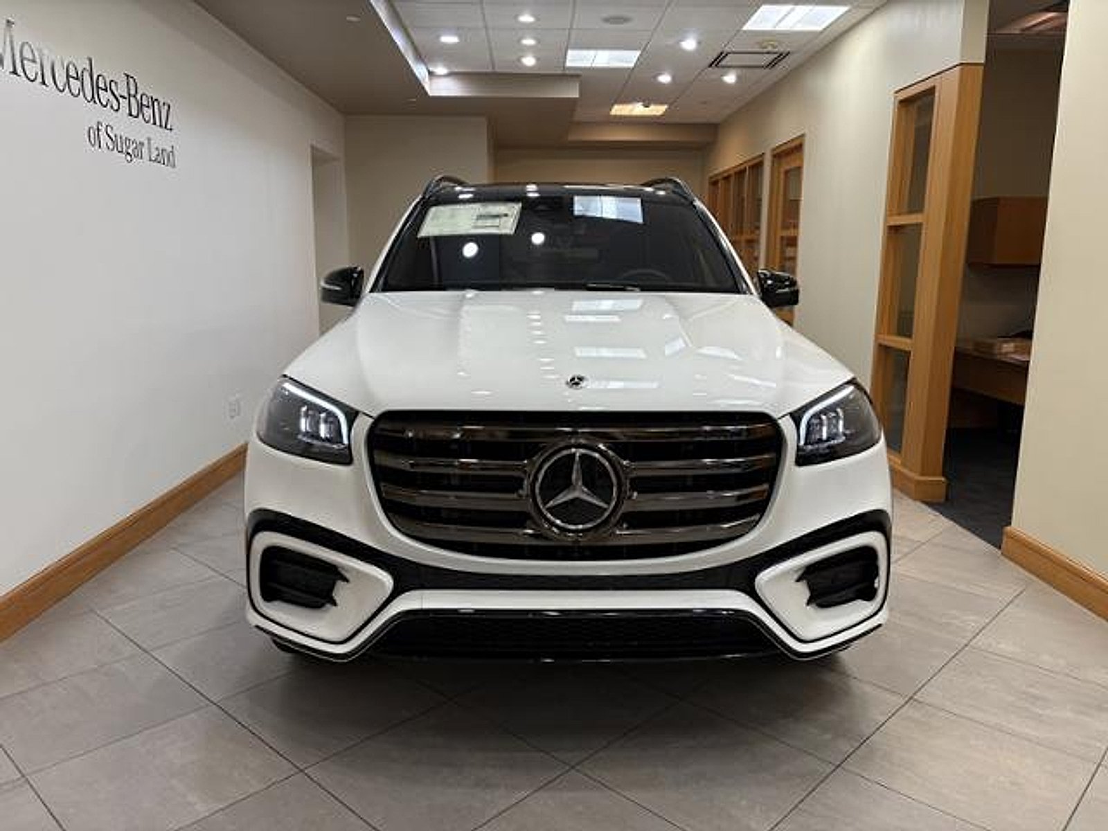 New 2026 Polar White Mercedes-Benz 4MATIC® image 3