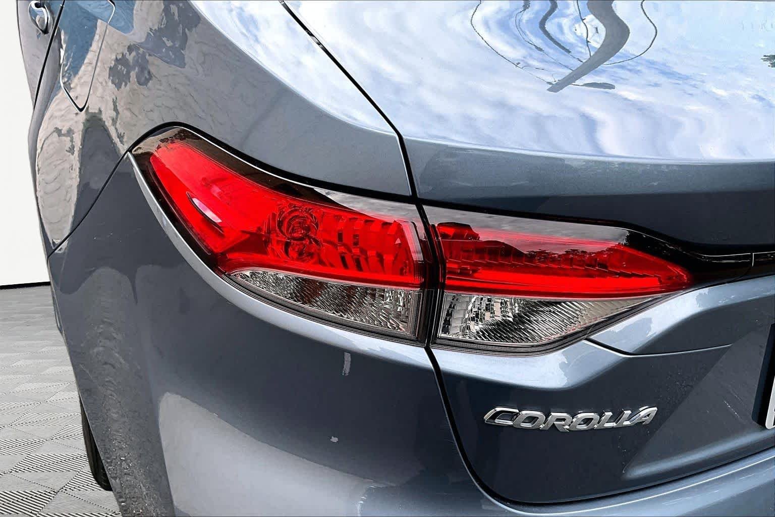 Used 2022 Celestite Toyota LE image 29
