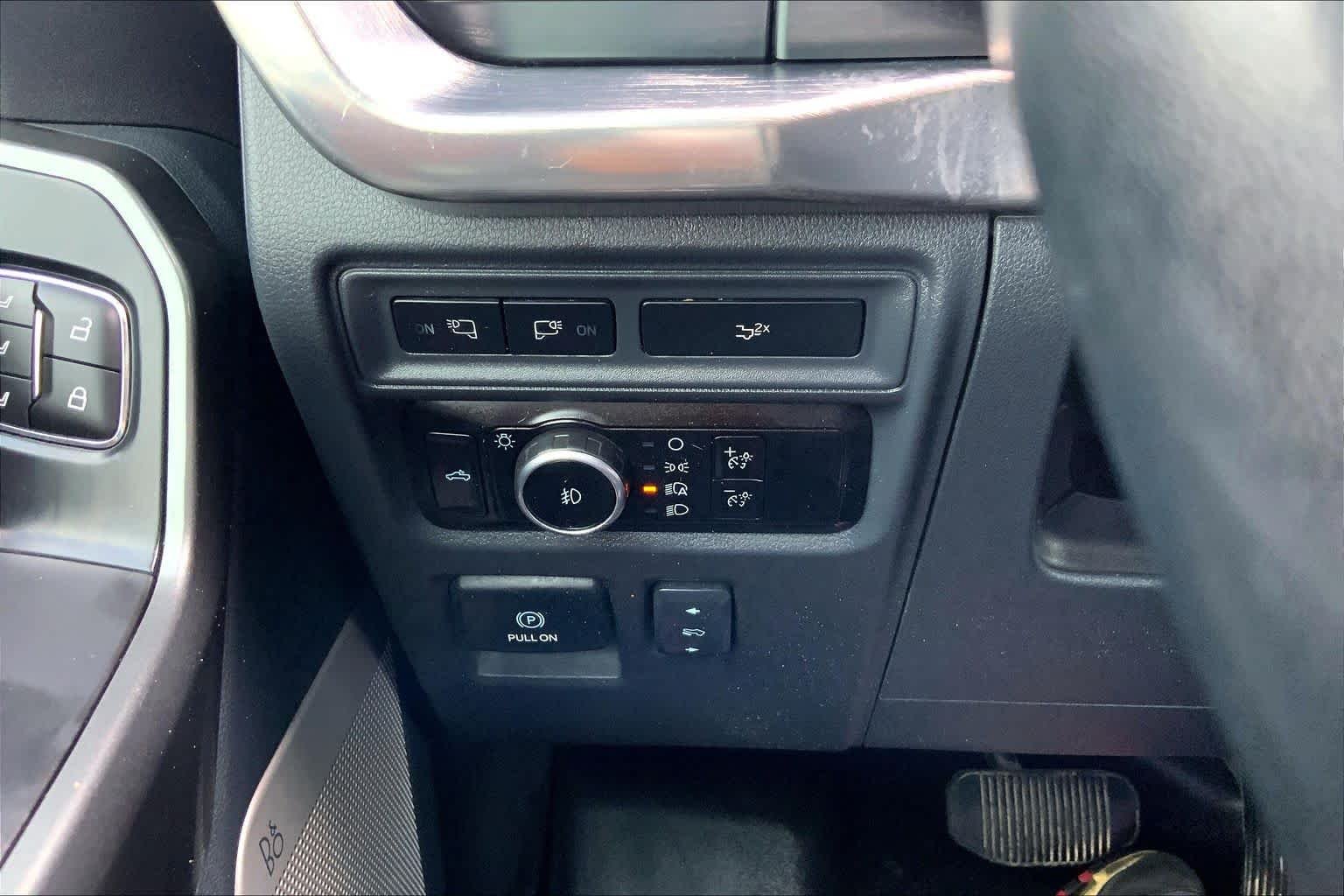 Used 2023 Iconic Silver Metallic Ford LARIAT image 33