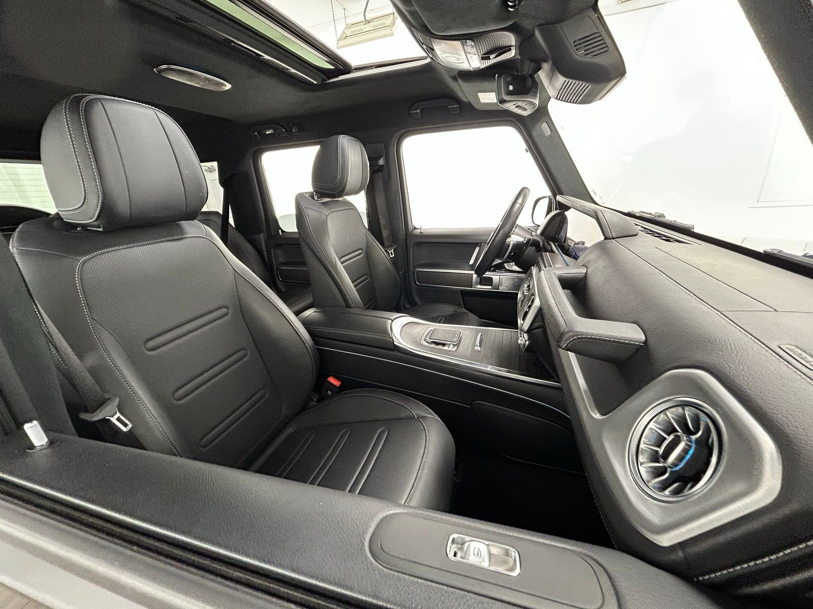 Used 2025 Obsidian Black Metallic Mercedes-Benz G 550 image 42