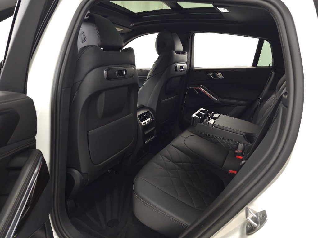 Used 2024 White BMW xDrive40i image 35