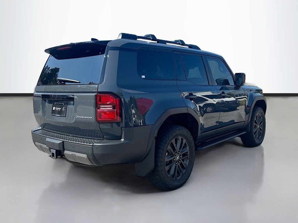 Used 2025  Toyota Base image 3