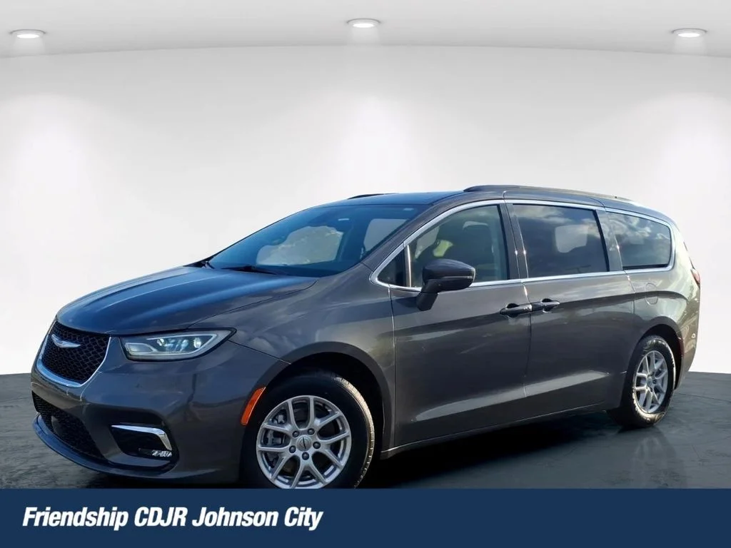 2022 Chrysler Pacifica Touring L's photo
