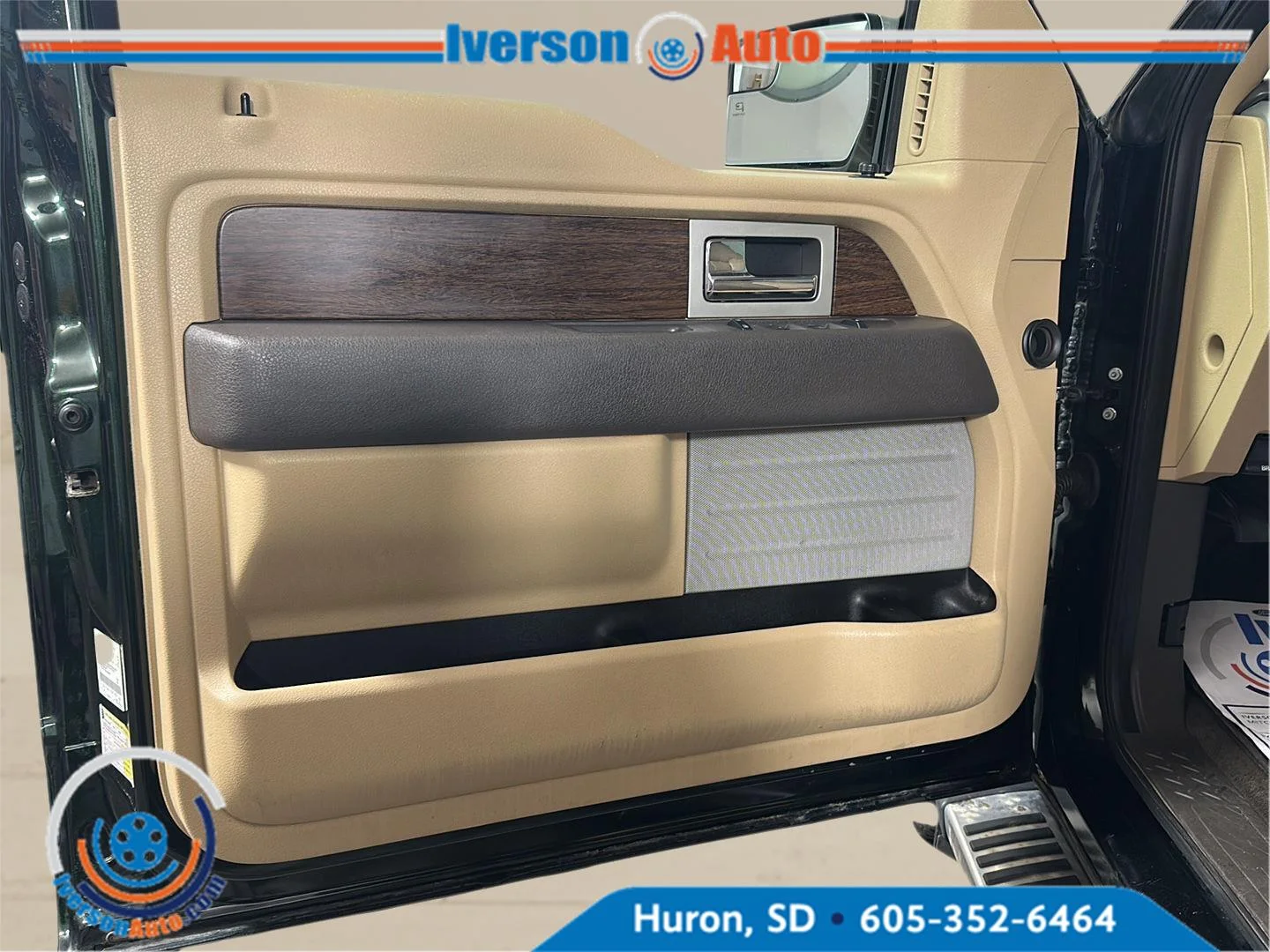 Used 2013 Green Gem Metallic/Pale Adobe Metallic Ford Lariat image 11