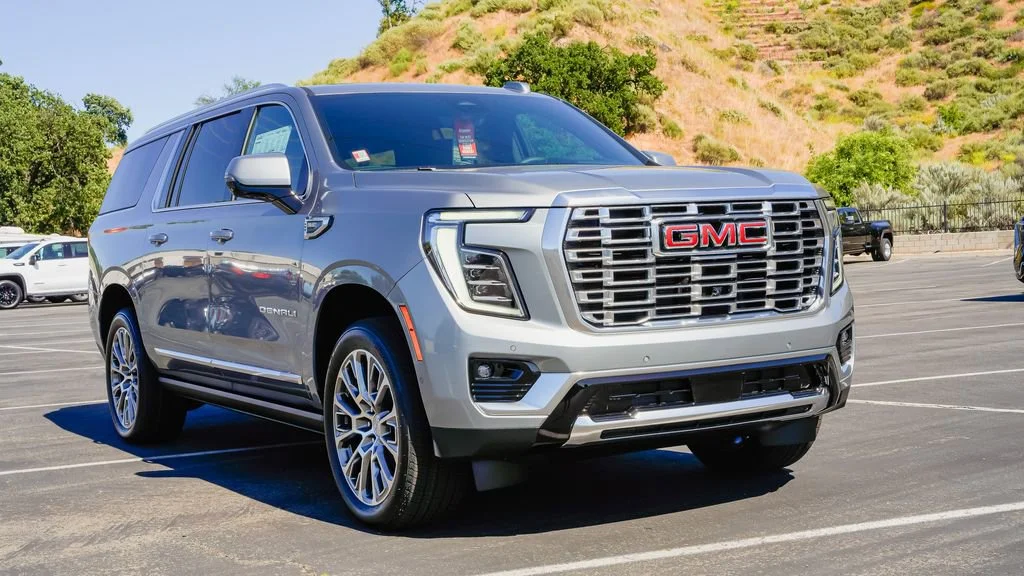 2026 GMC Yukon XL Denali - Photo 5