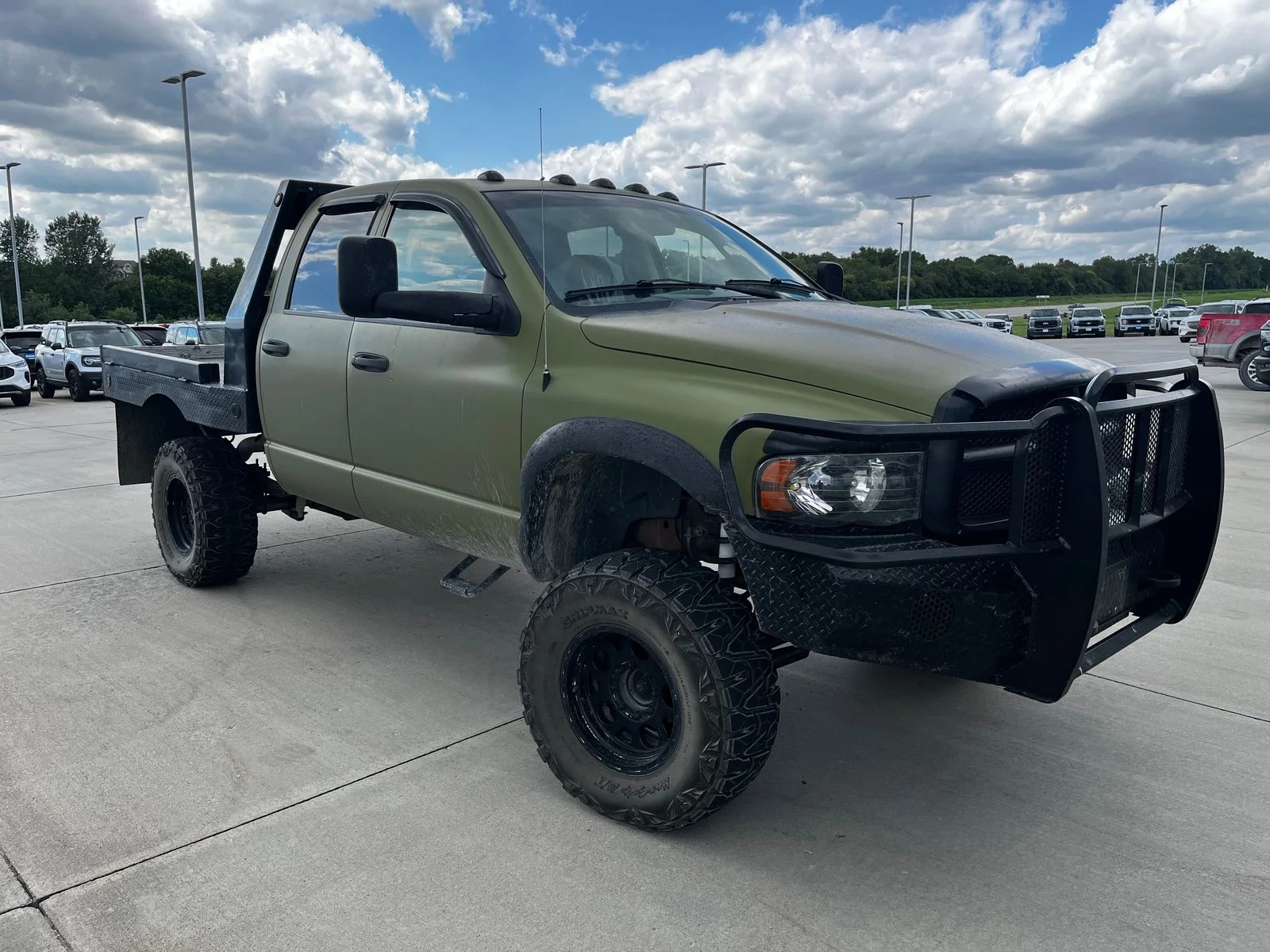 Used 2004 Silver Dodge SLT image 2