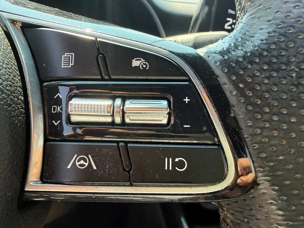 Used 2023 White Kia GT-Line image 17