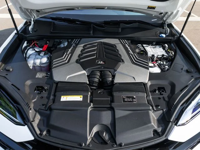 Used 2025  Lamborghini SE image 61