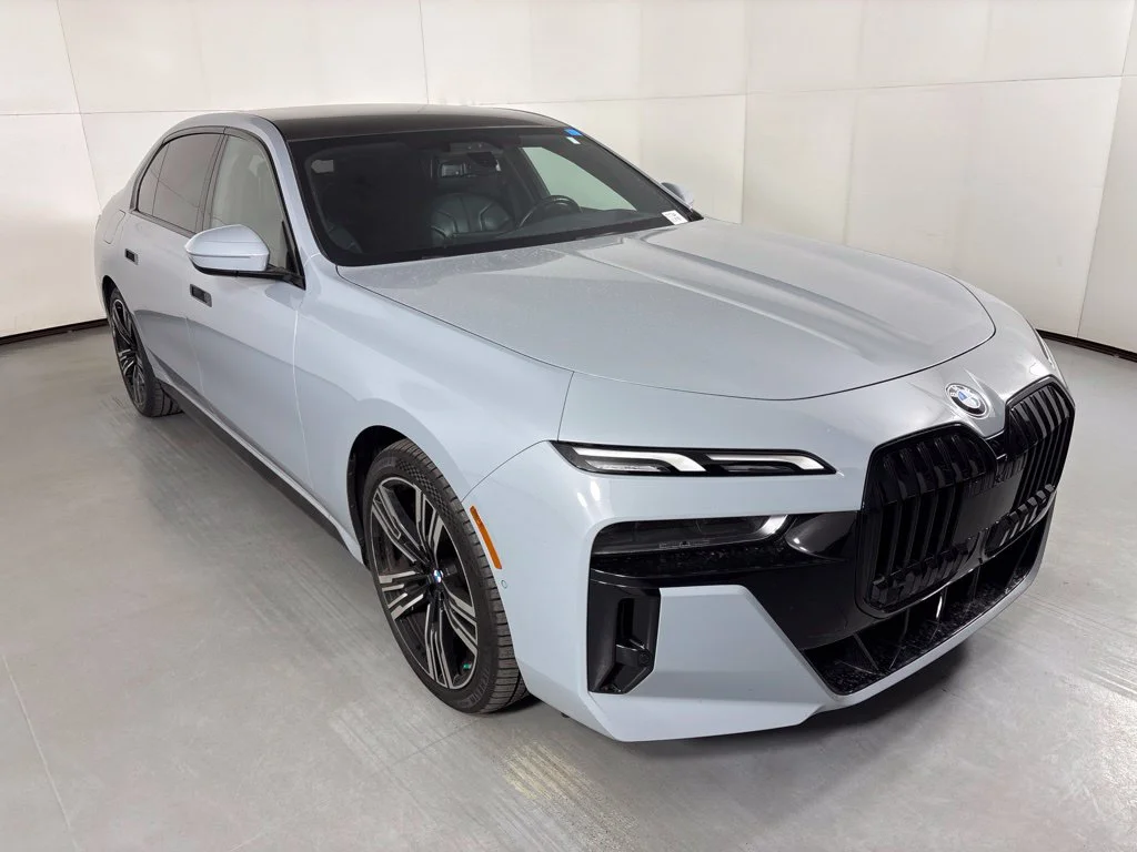 Used 2023 Gray BMW 740i image 2