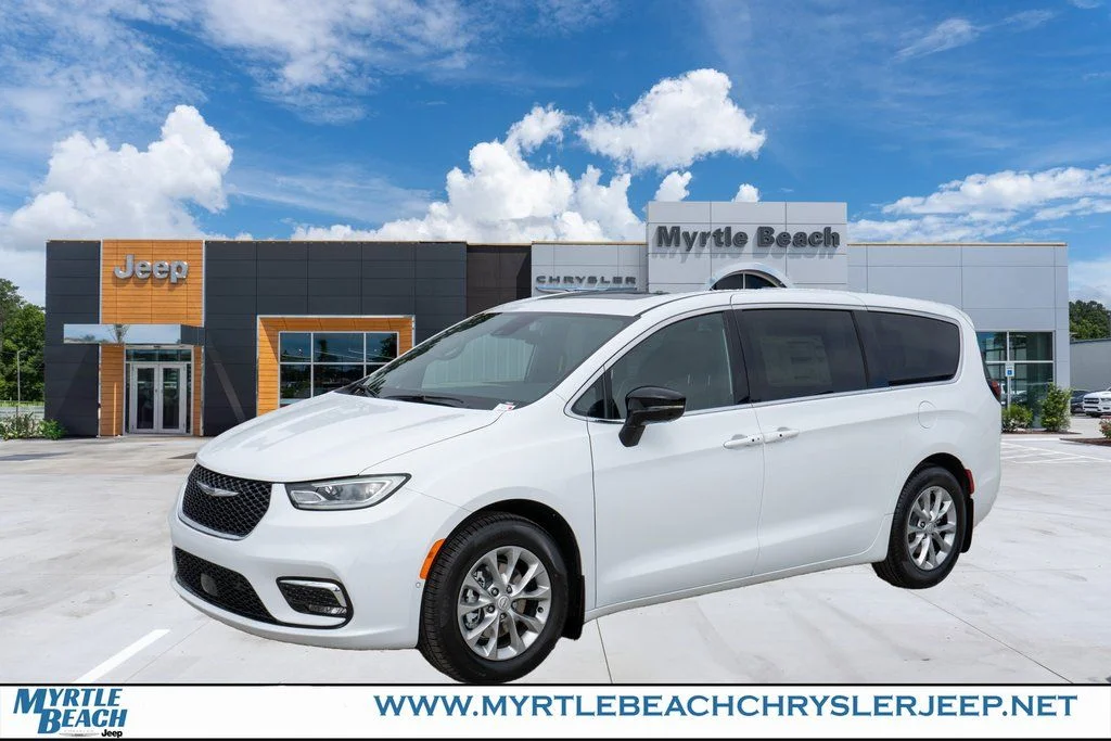 2026 Chrysler Pacifica Limited's photo