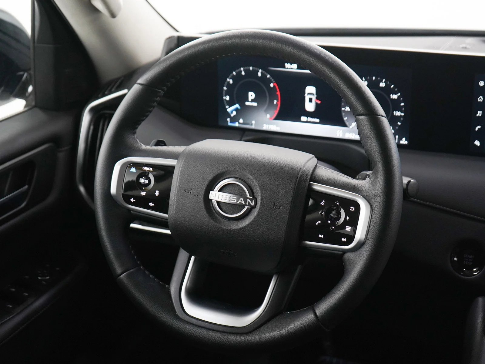 Certified Used 2025 Aspen White Tricoat Nissan SV image 16