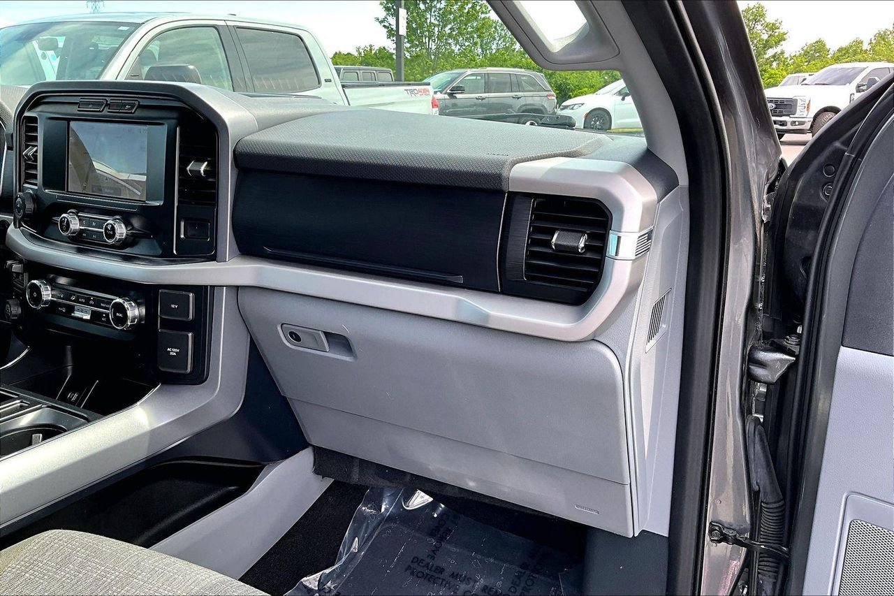 Used 2023 CARBONIZED GRAY METALLIC Ford XLT image 29