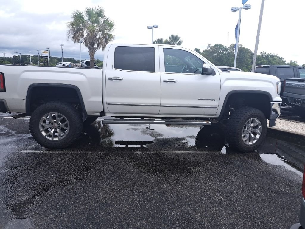 Used 2017 White GMC SLT image 4
