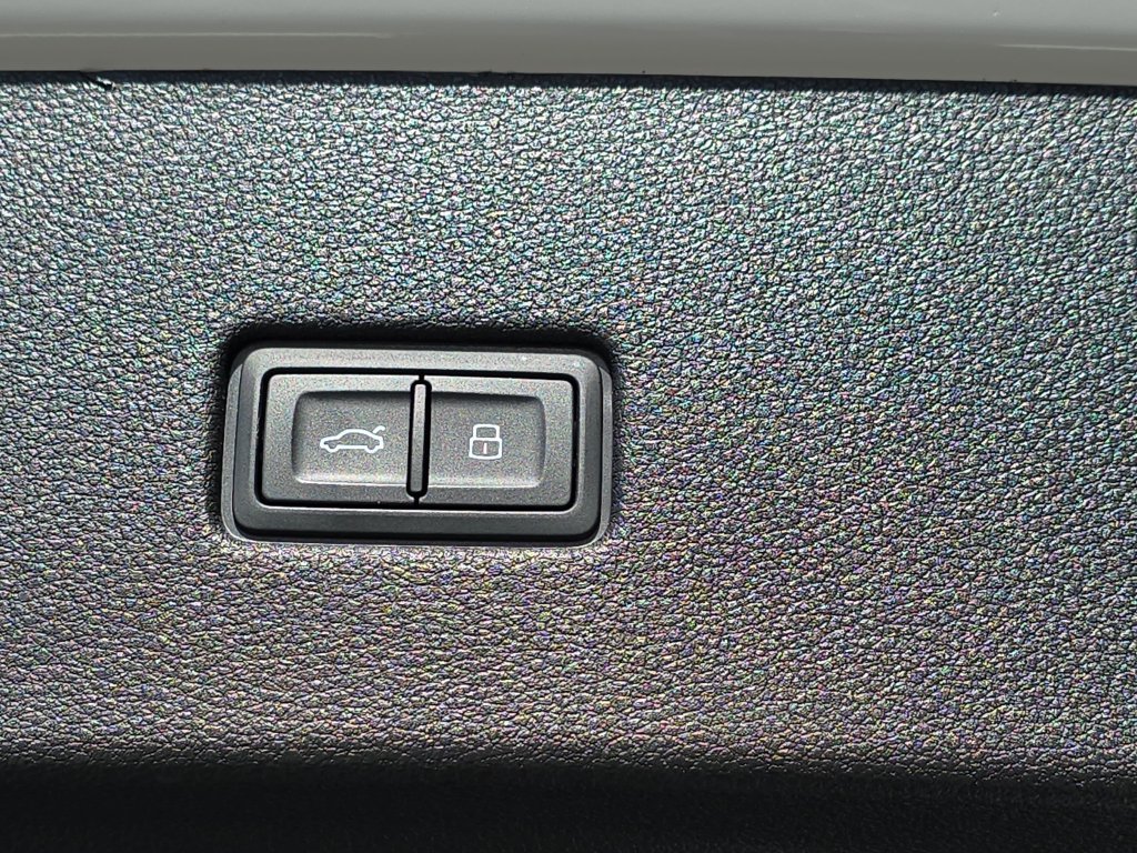 Used 2023  Audi 4.0T Prestige image 16