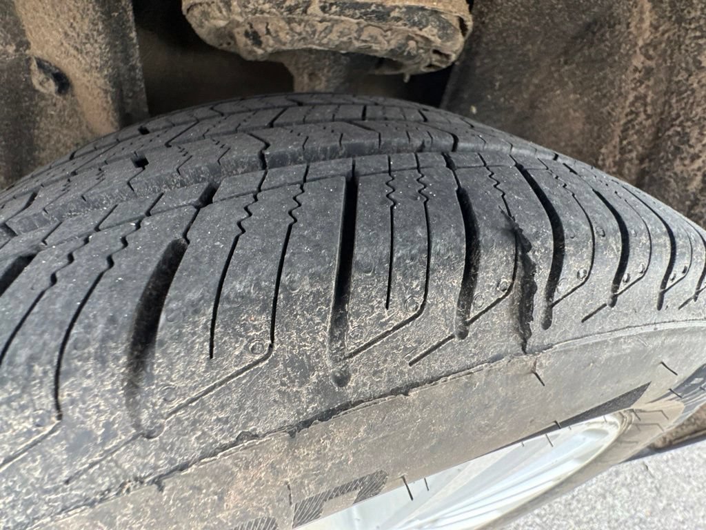 Used 2014  Toyota Limited image 19