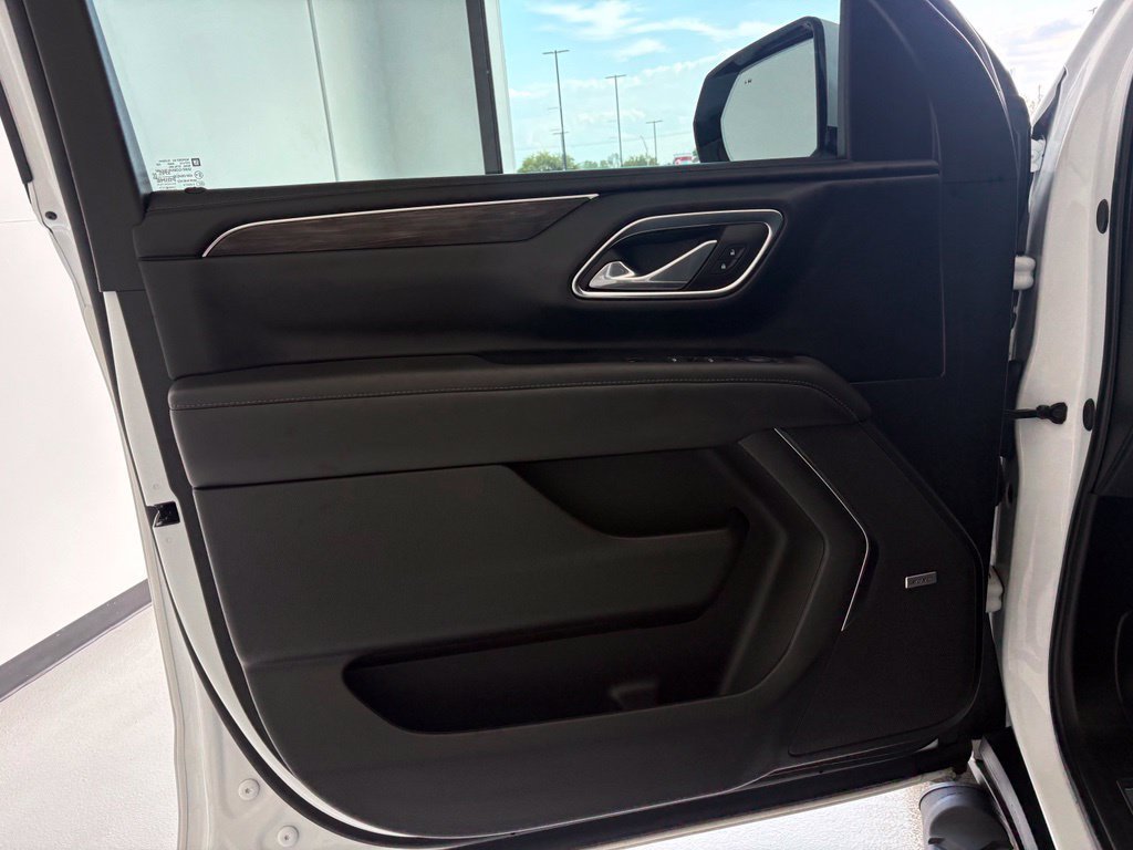 Used 2024 Summit White Chevrolet Z71 image 28