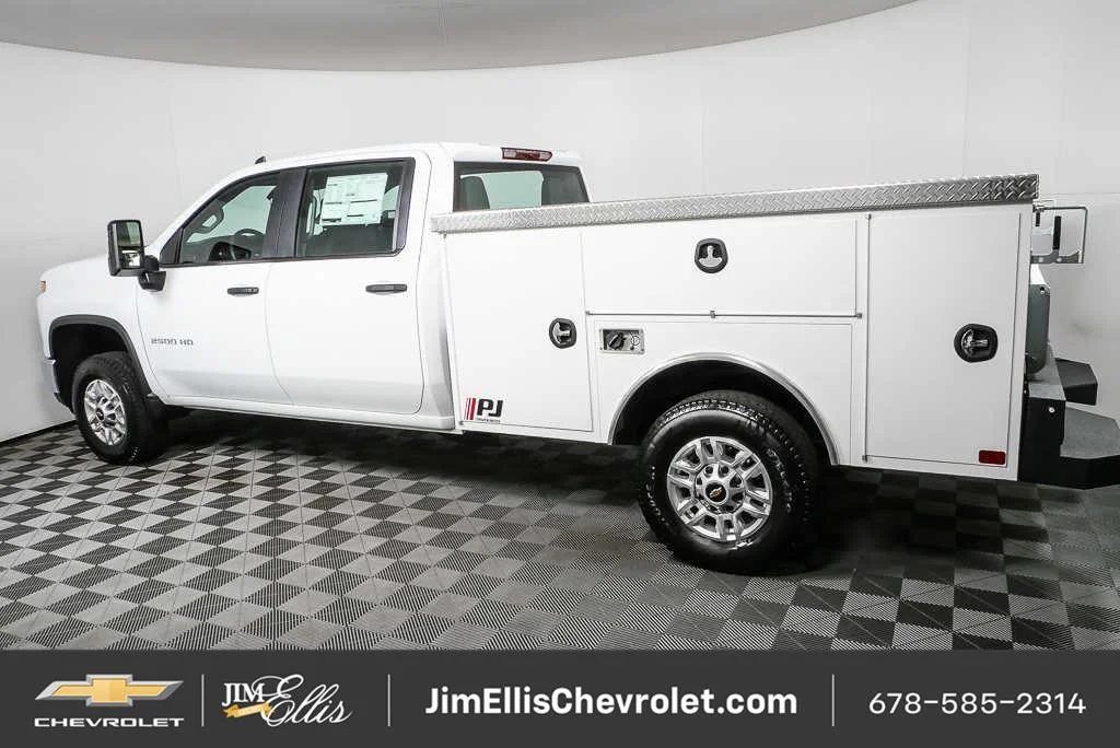 New 2026 Summit White Chevrolet WT image 26
