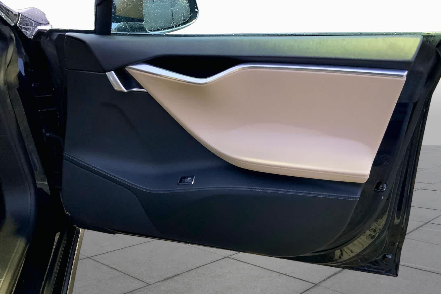 Used 2014 Black Tesla 85 kWh Battery image 19