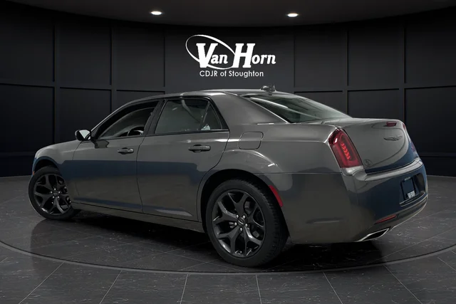 2023 Chrysler 300 Touring - Photo 3