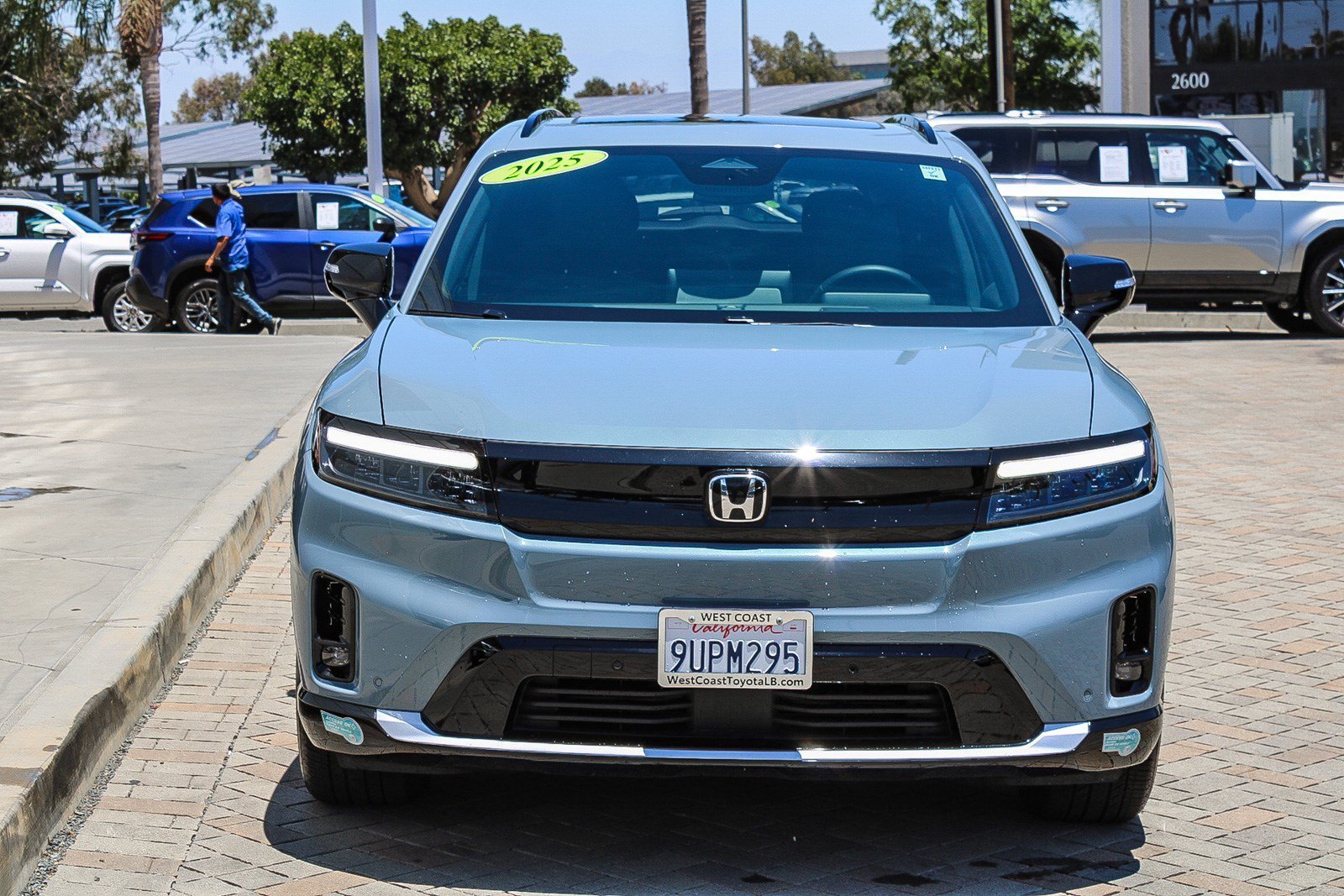 Used 2025 Sonic Gray Pearl Honda Touring image 2