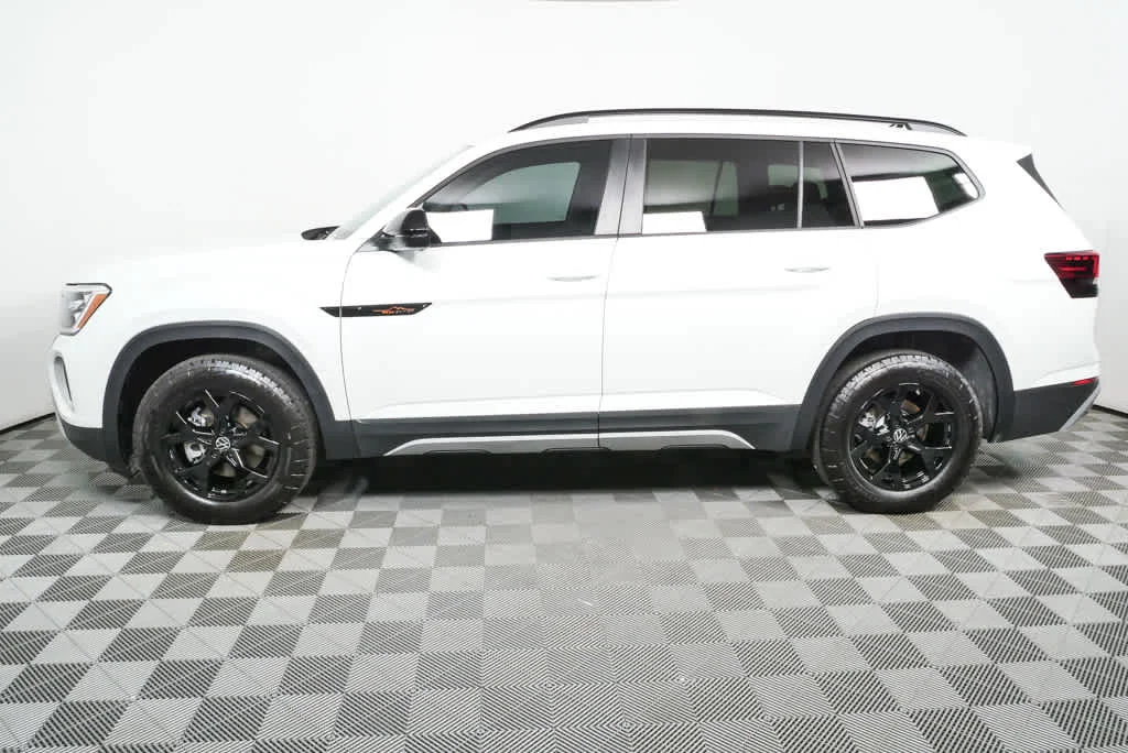 New 2026 Opal White Pearl Volkswagen 2.0T Peak Edition image 31