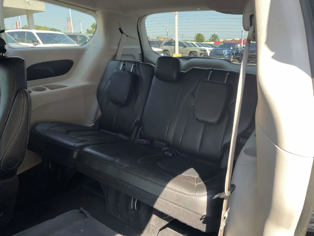 Used 2023 Black Chrysler Touring L image 17
