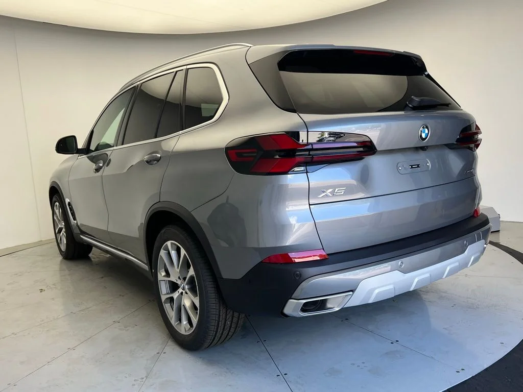 New 2026 Skyscraper Grey Metallic BMW xDrive40i image 4