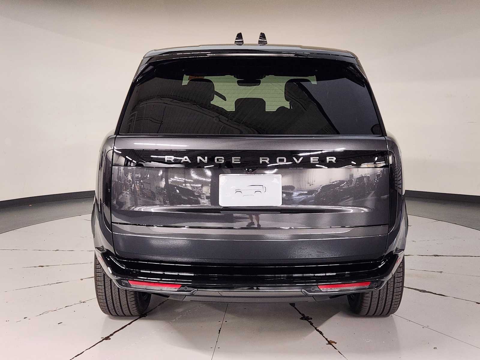 New 2027 Carpathian Grey Premium Metallic Land Rover SE image 10