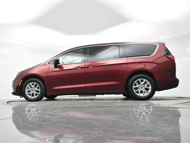 Used 2023 Velvet Red Pearlc Chrysler LX image 26