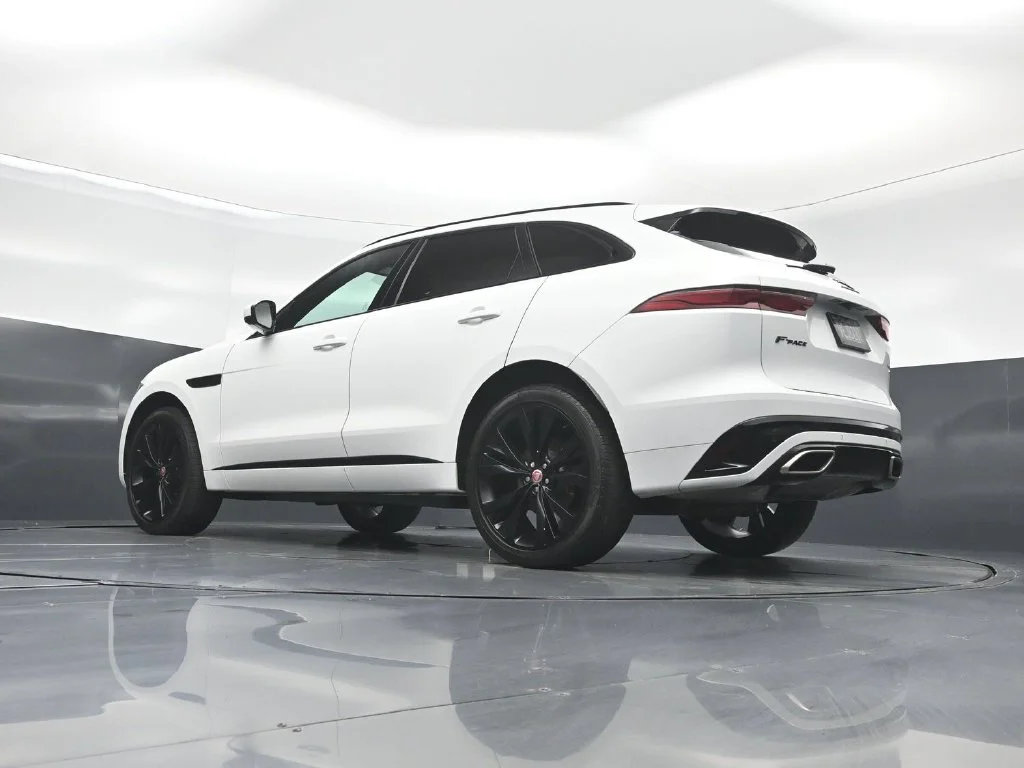 Used 2023  Jaguar P400 R-Dynamic S image 46