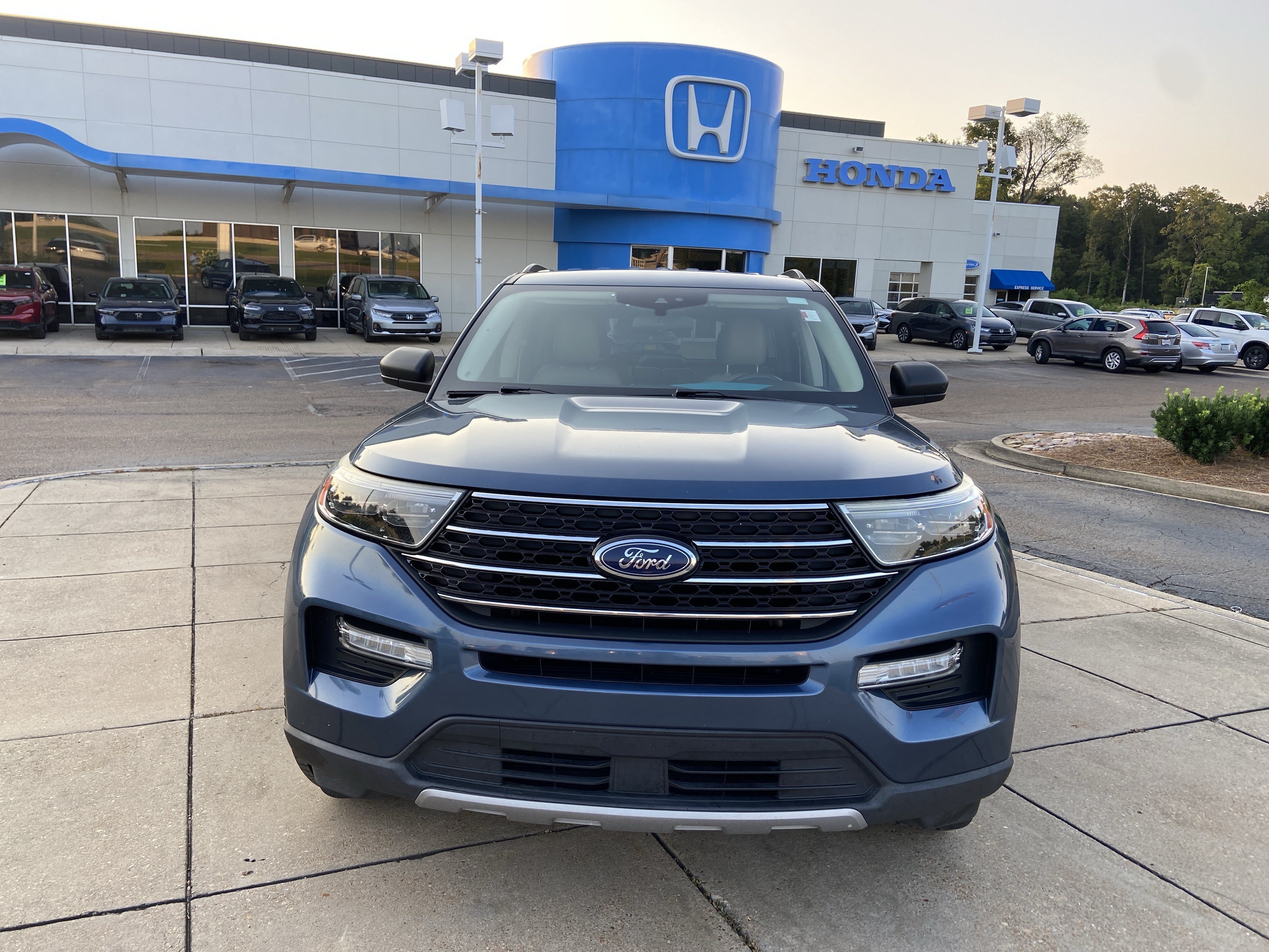 Used 2020 Blue Metallic Ford XLT image 3