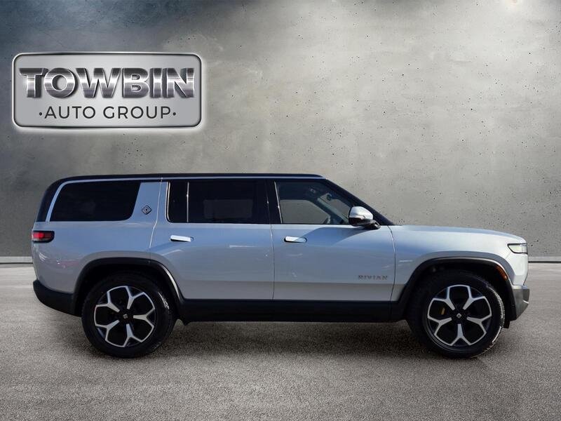 Used 2024  Rivian Adventure image 3