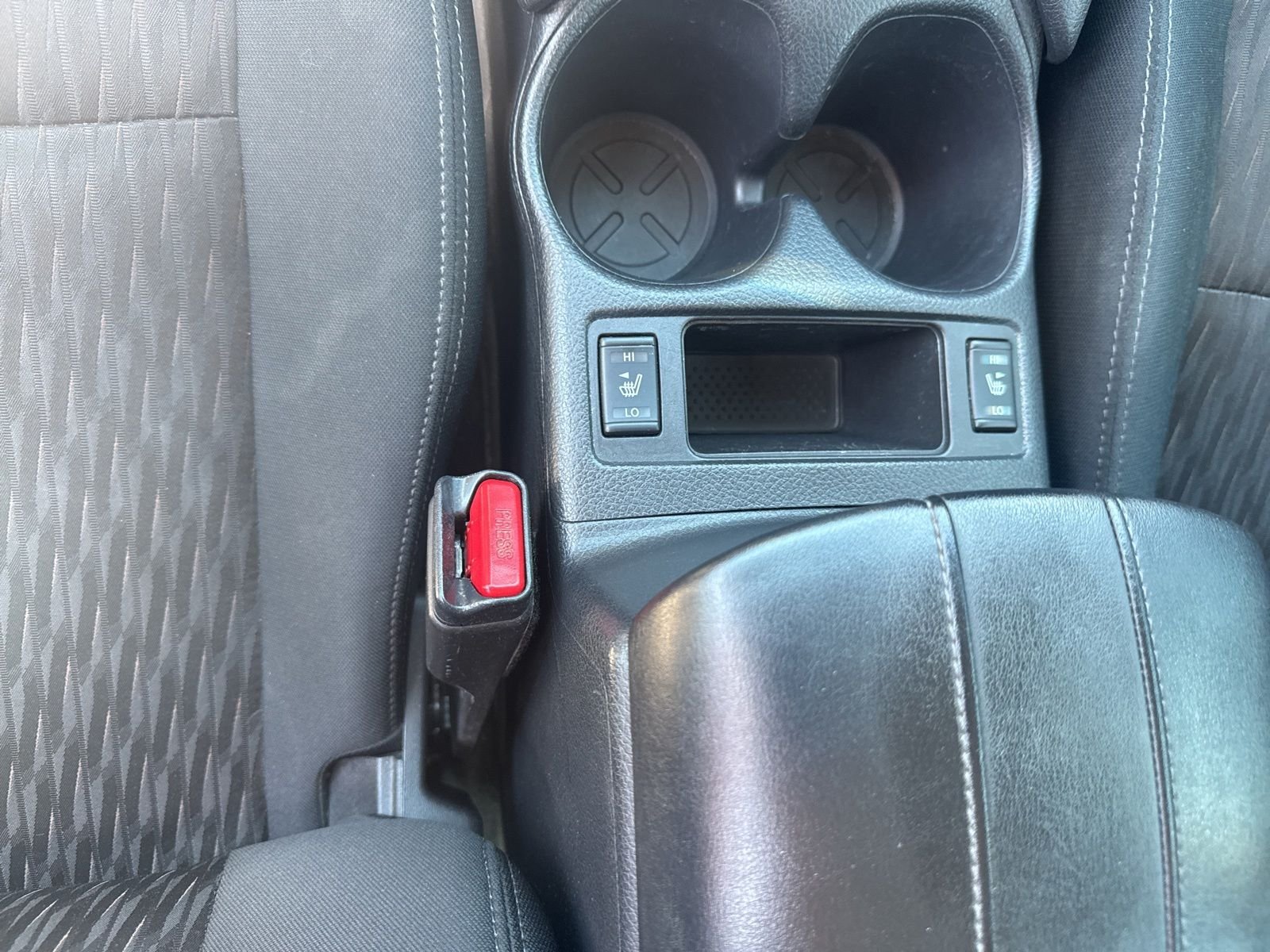 Used 2018  Nissan S image 15