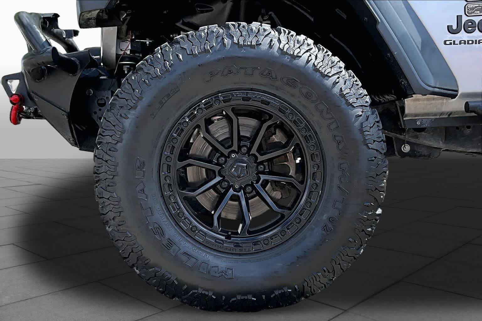 Used 2020 Billet Silver Metallic Clearcoat Jeep Sport S image 10