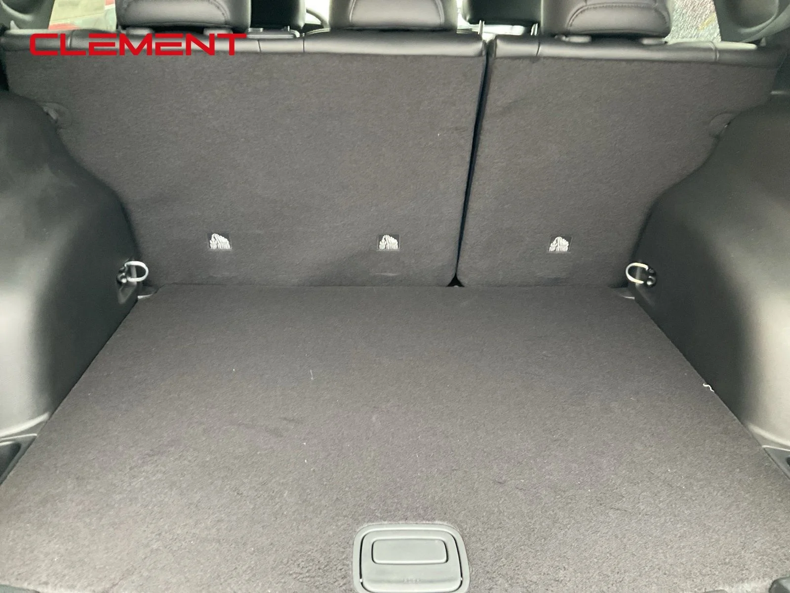New 2026 Silver Zynith Metallic Clearcoat Jeep Latitude image 17
