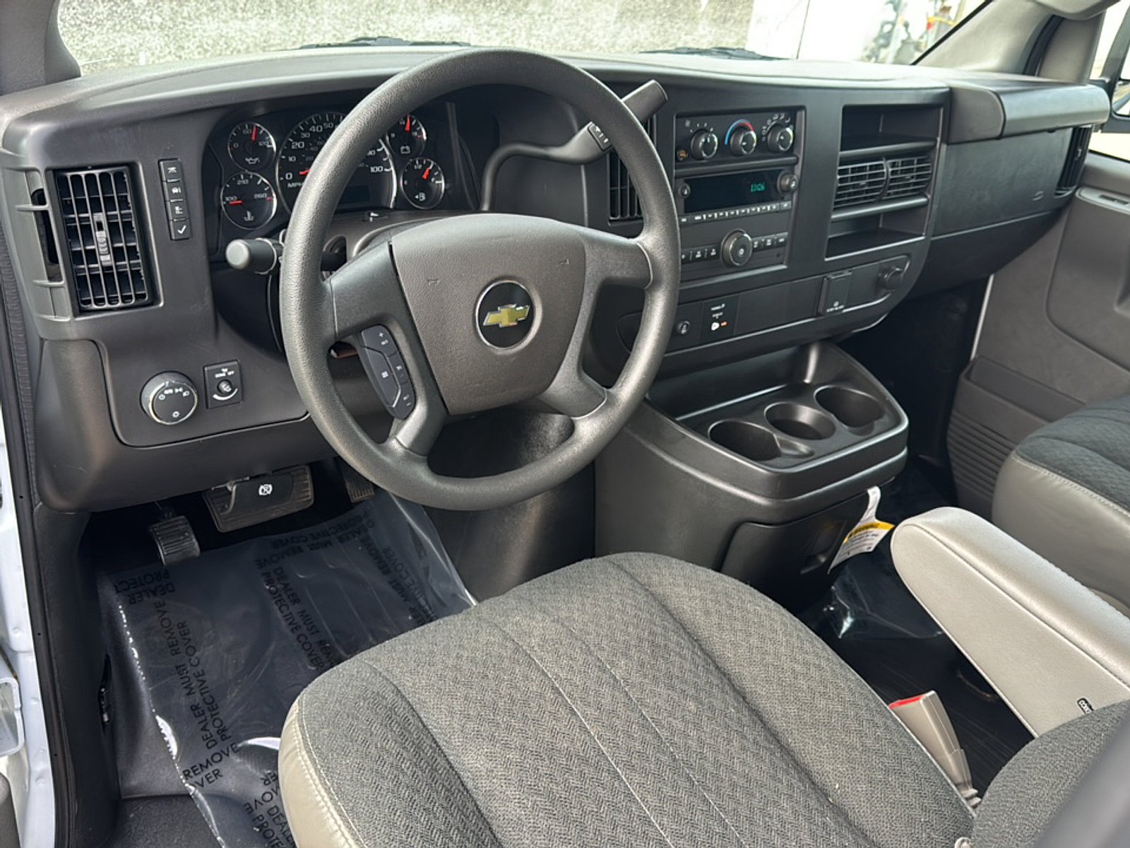 2025 Chevrolet Express Cargo Work Van - Photo 10