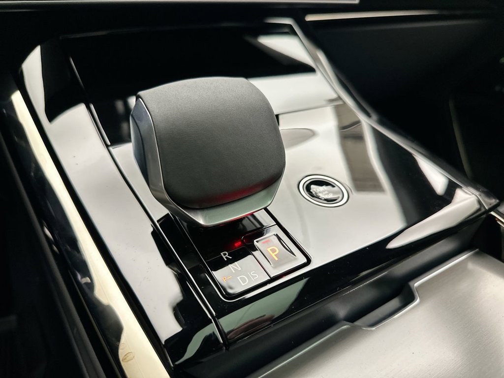 New 2027 Santorini Black Land Rover Dynamic SE image 12