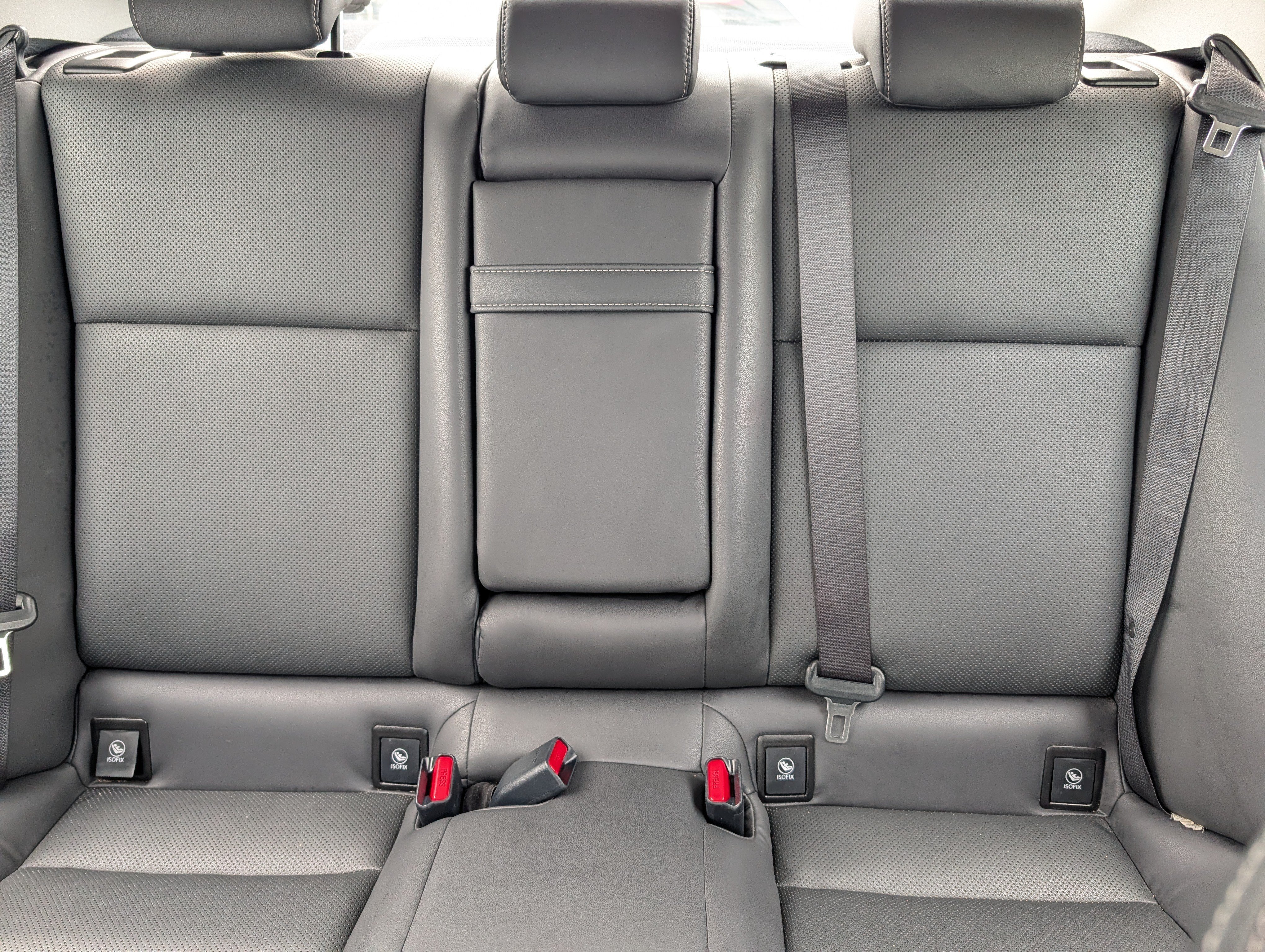 Used 2015 Atomic Silver Lexus  image 13