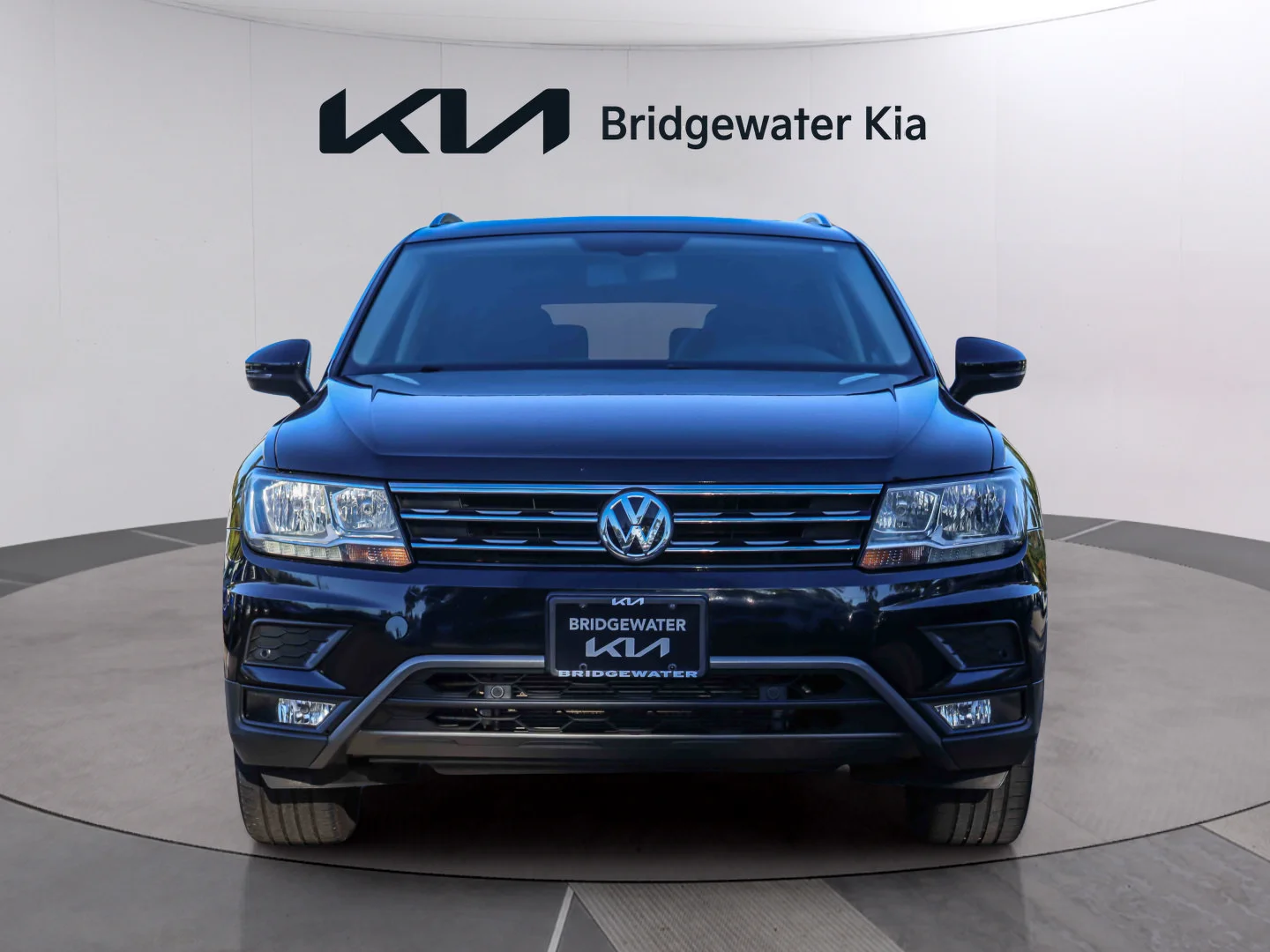 Used 2019  Volkswagen  image 2