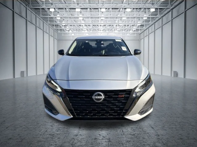 Used 2025 Silver Nissan 2.5 SR image 8