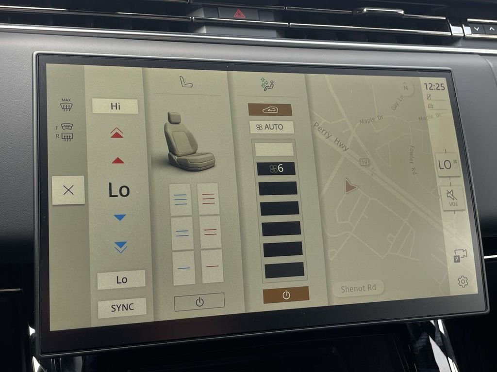 New 2026 Fuji White Land Rover Dynamic SE image 32